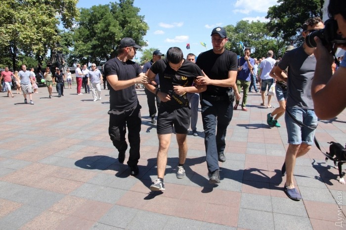 Савченко попробовали забросать яйцами в Одессе - фото 5664