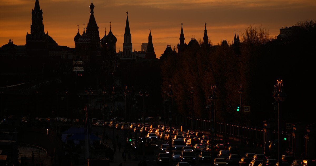 Російські аеропорти зупиняють роботу через загрозу з повітря