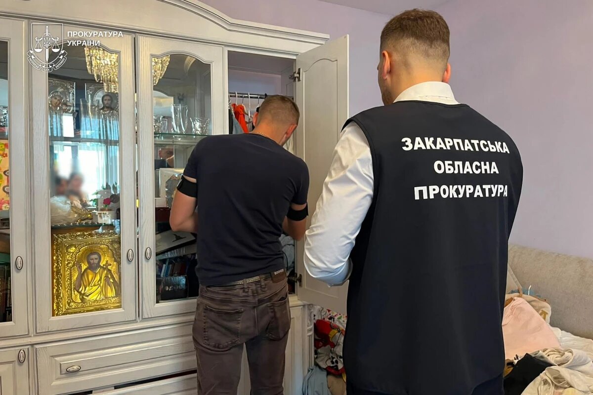 Обшуки у підозрюваних