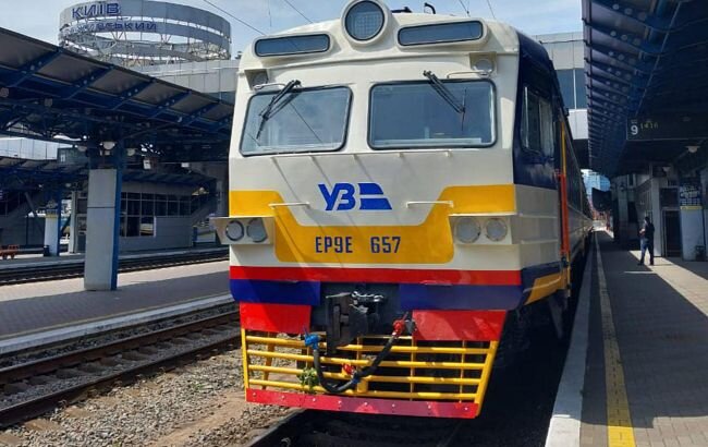 Пасажирська електричка Kyiv City Express у Києві