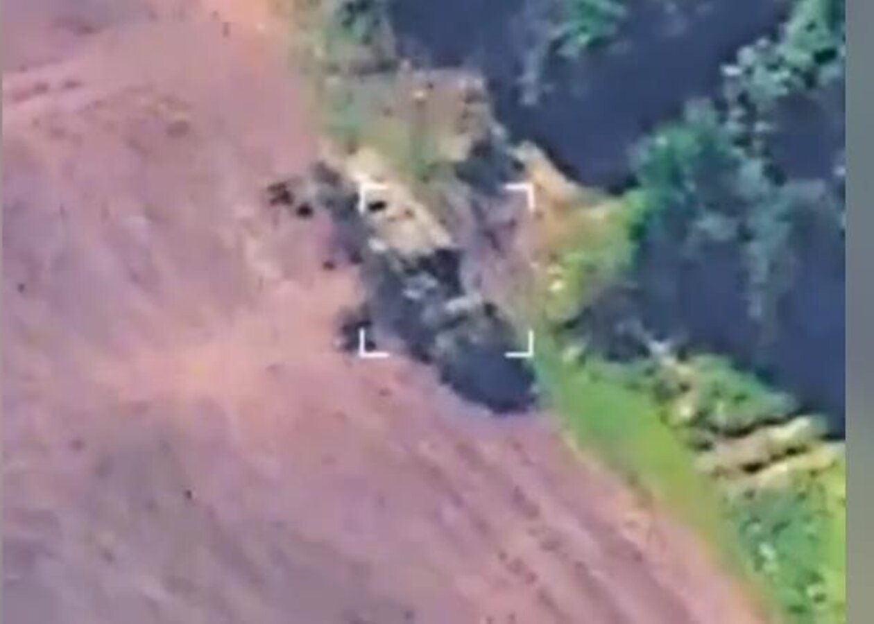 Скріншот відео з ураженням командного пункту російської ППО