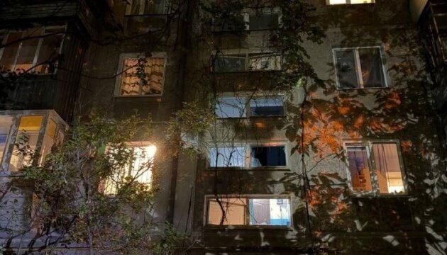 Пошкоджений будинок у Запоріжжі після удару дрона