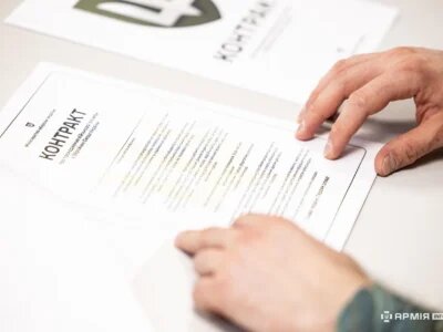 Рятувальники працюють на місці обстрілу