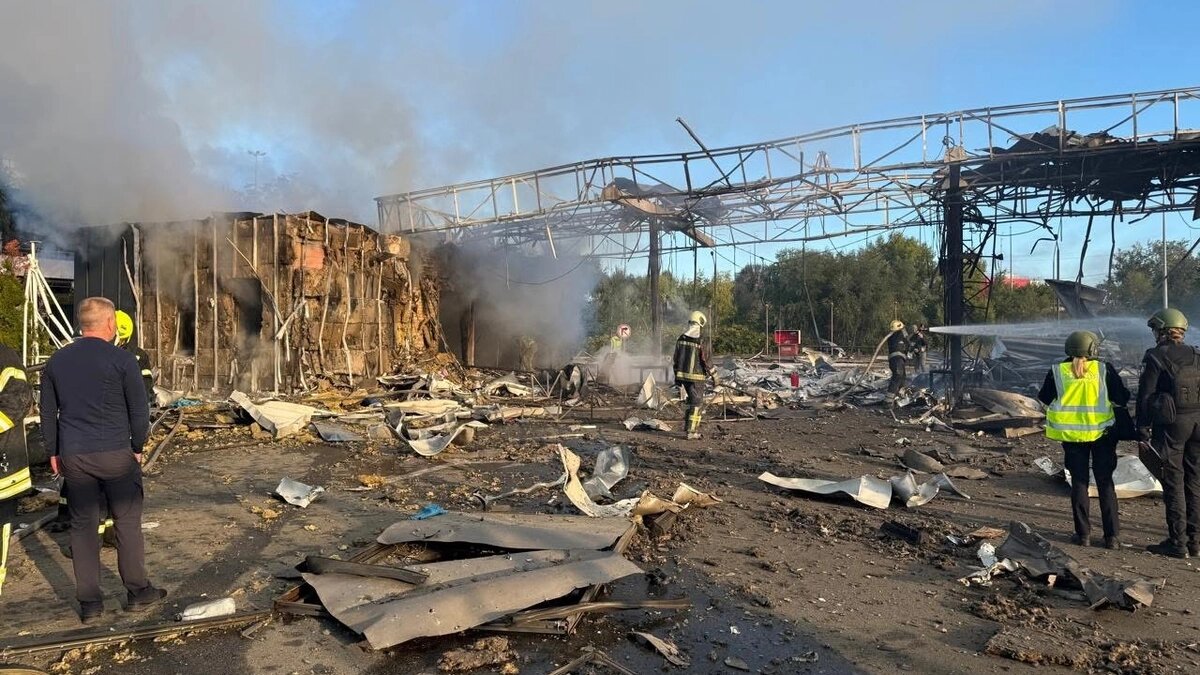 Пошкодження після атаки дронів у Києві