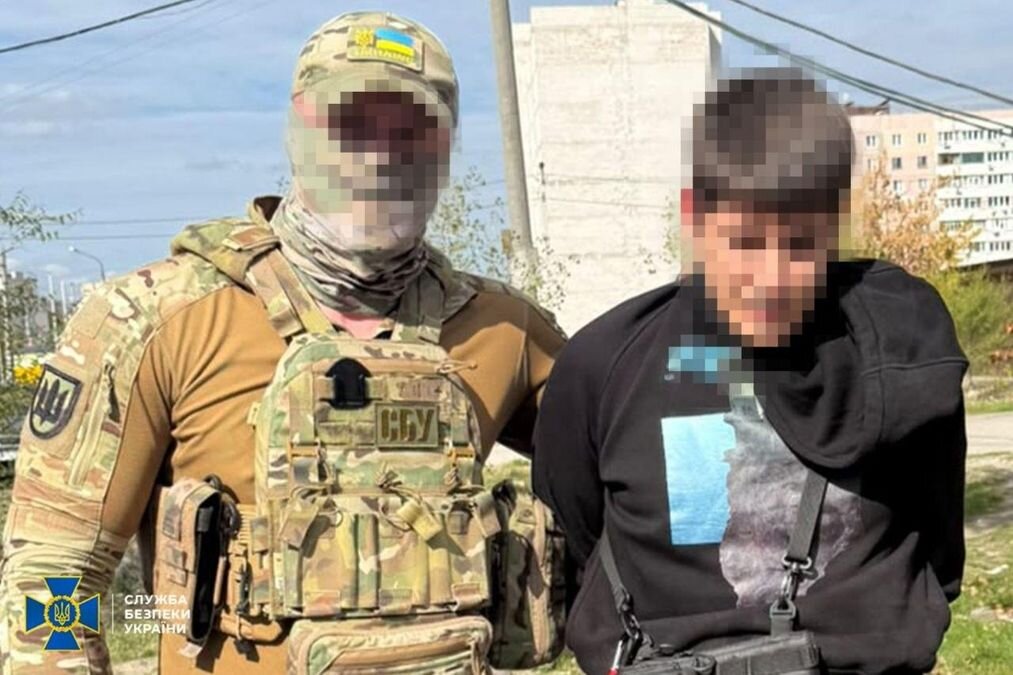 Працівники СБУ затримали підозрюваних у реєстрації терміналів Starlink для російських військових