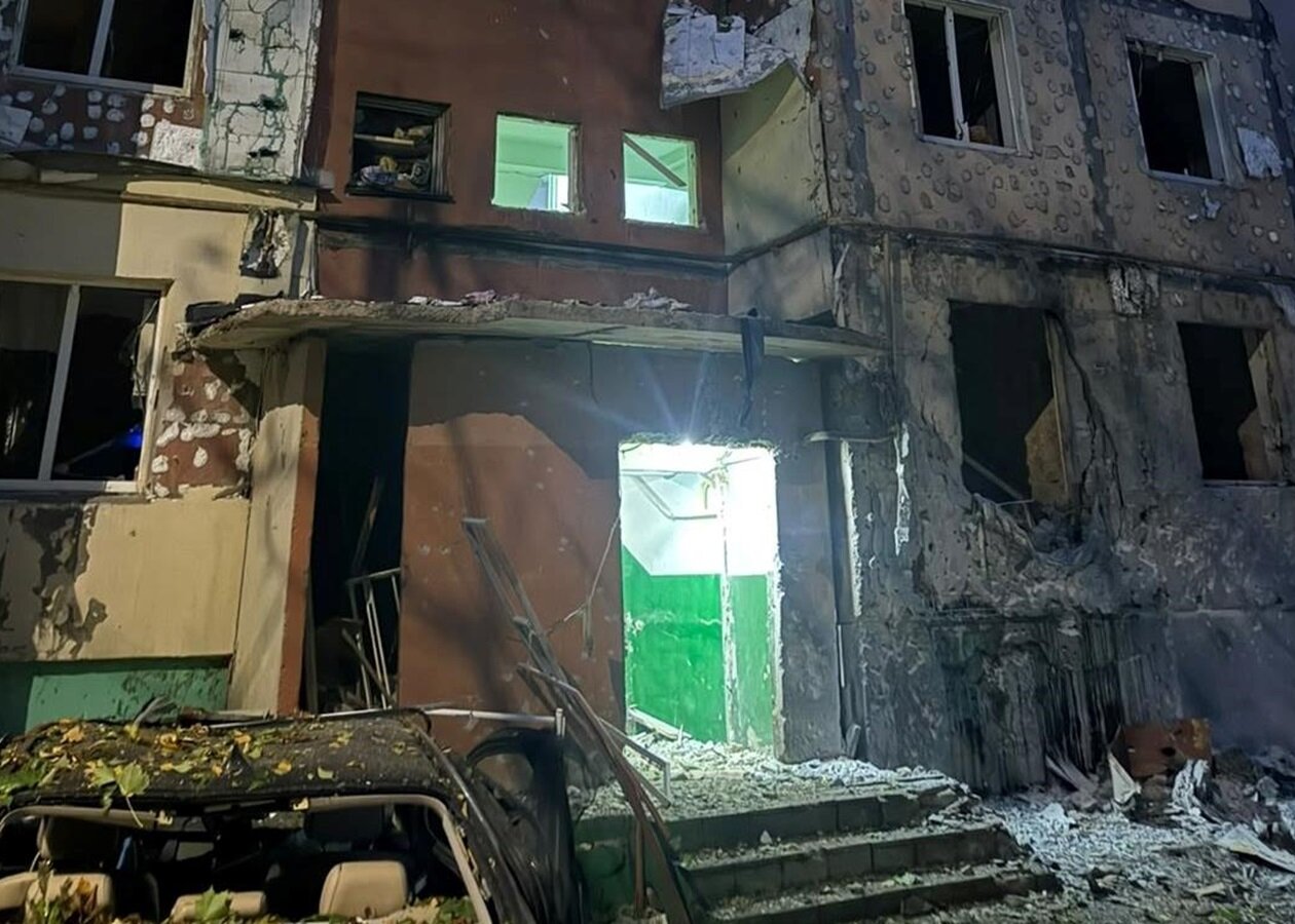 Пошкоджений будинок у Рівному після російського удару
